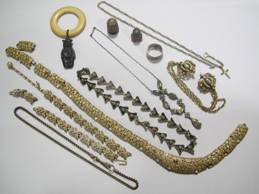 Appraisal: Lot of early mid th century costume jewellery to include