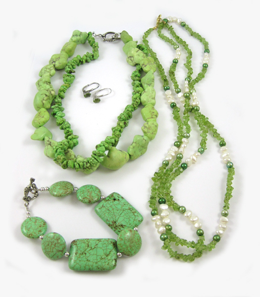 Appraisal: FOUR PIECES OF JEWELRY inch peridot and pearl necklace with