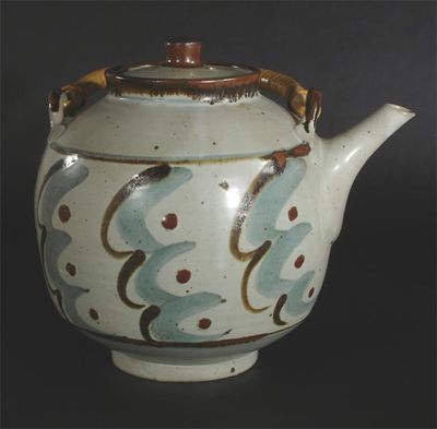 Appraisal: An oversized David Leach Lowerdown Pottery teapot and cover with