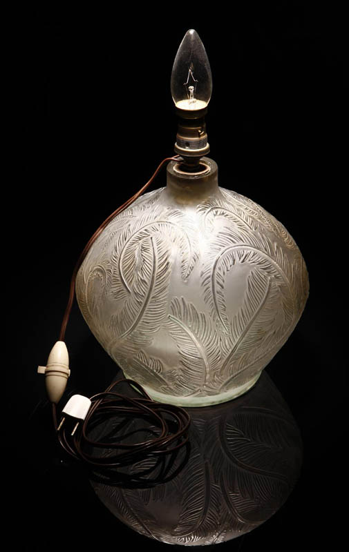 Appraisal: An R Lalique frosted glass ''Plumes'' vase lamp An R