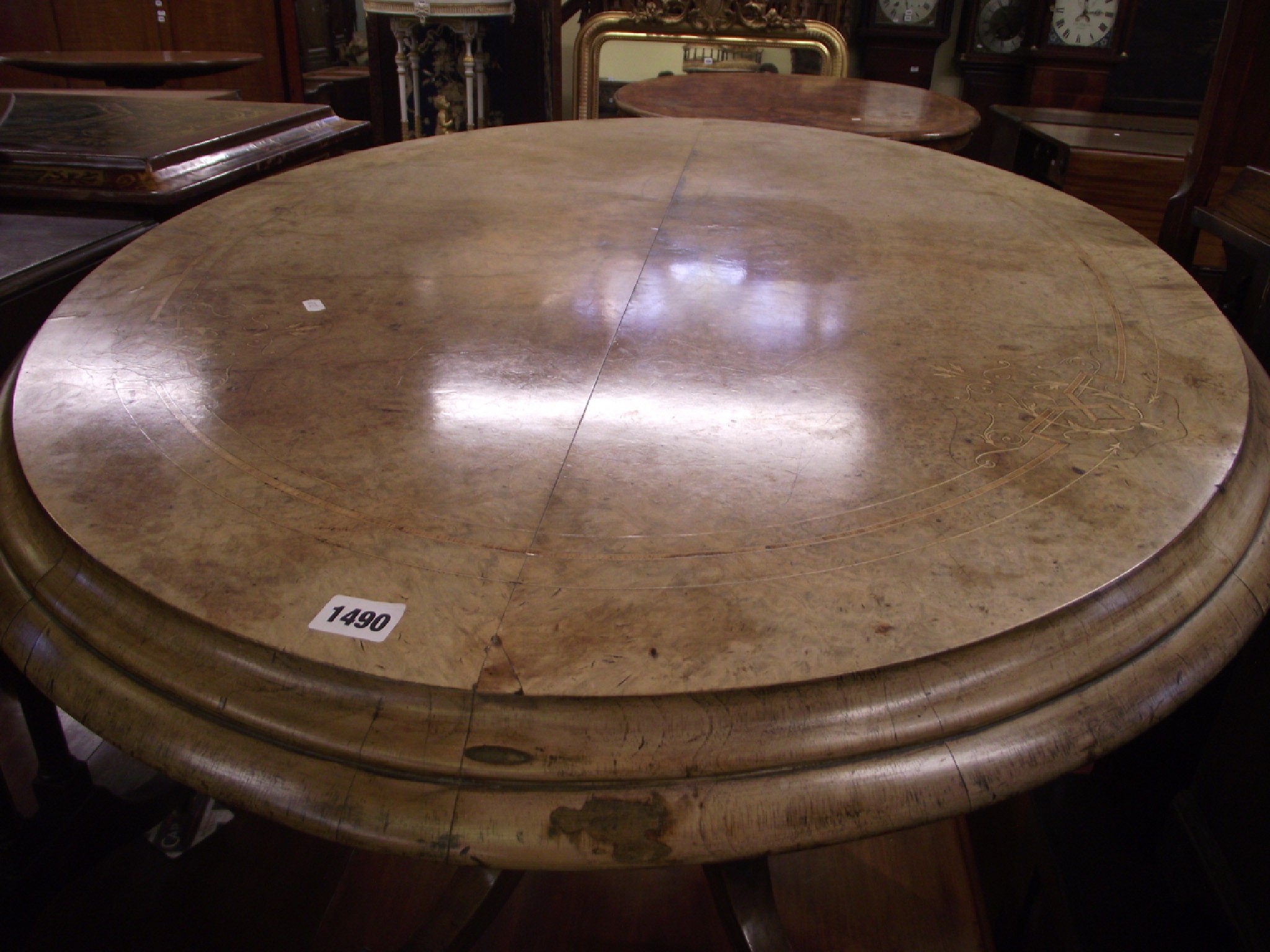 Appraisal: A Victorian walnut and burr walnut loo table the oval