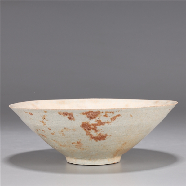 Appraisal: Chinese Song Dynasty celadon glazed bowl with incised cloud designs