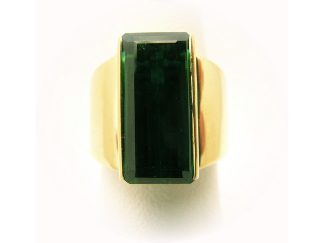 Appraisal: K yellow gold ring with large rectangular jade tourmaline