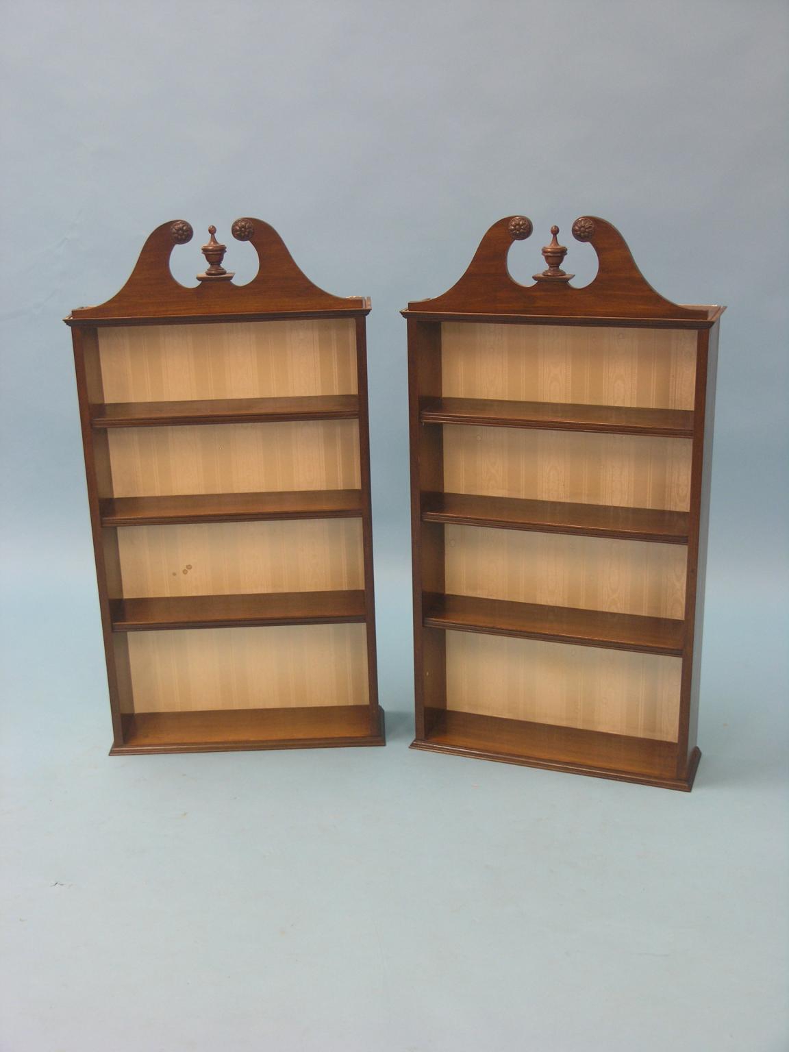 Appraisal: A pair of Georgian-style mahogany open display cases each with