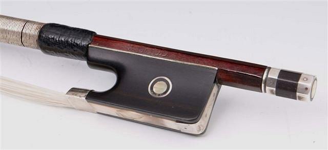 Appraisal: A VIOLIN BOW by John Dodd with mother of pearl