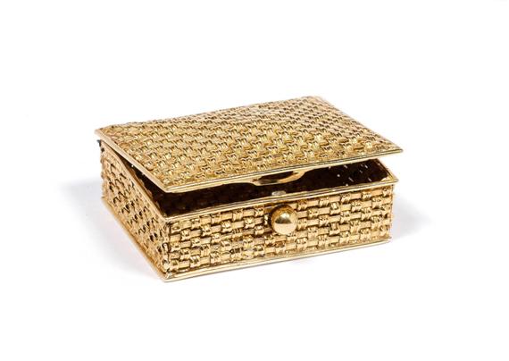 Appraisal: GOLD PILL BOX Yellow gold g Small rectangular pill box