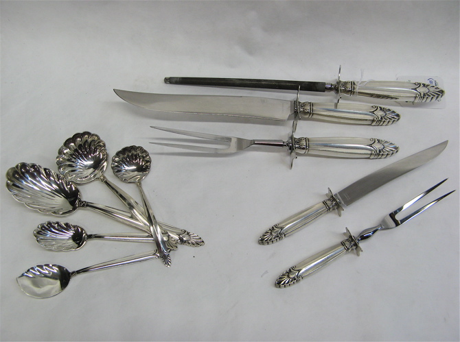 Appraisal: INTERNATIONAL STERLING SILVER FLATWARE SET pieces in the Empress pattern