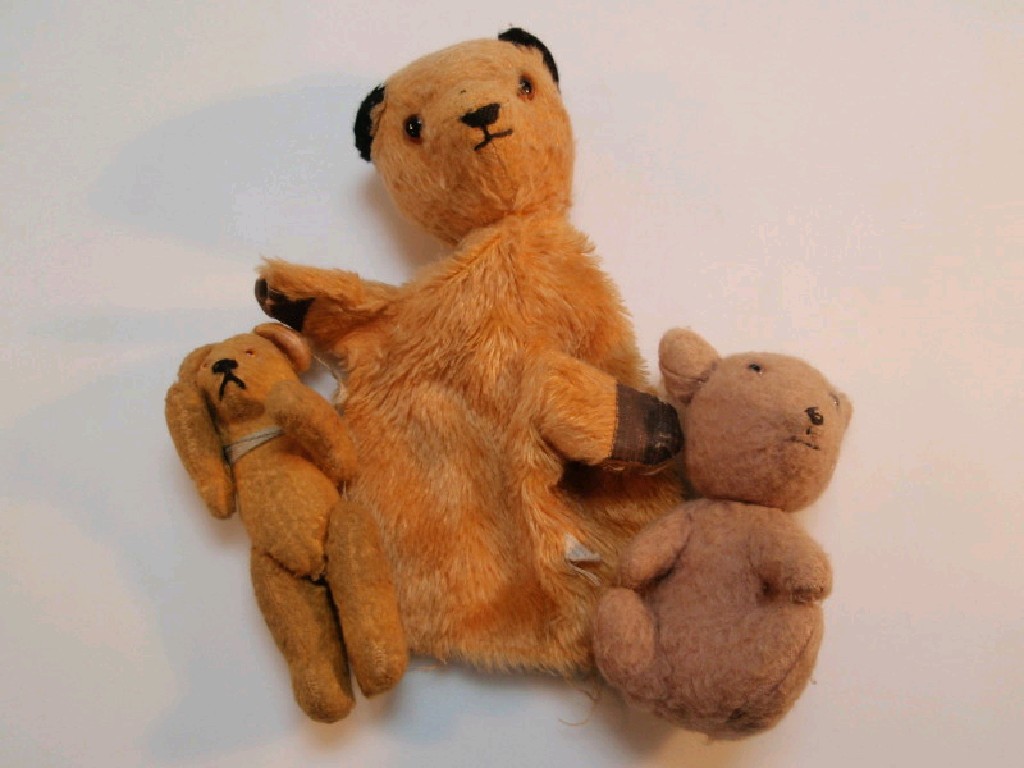 Appraisal: A Chad Valley Sooty hand puppet and two small teddy