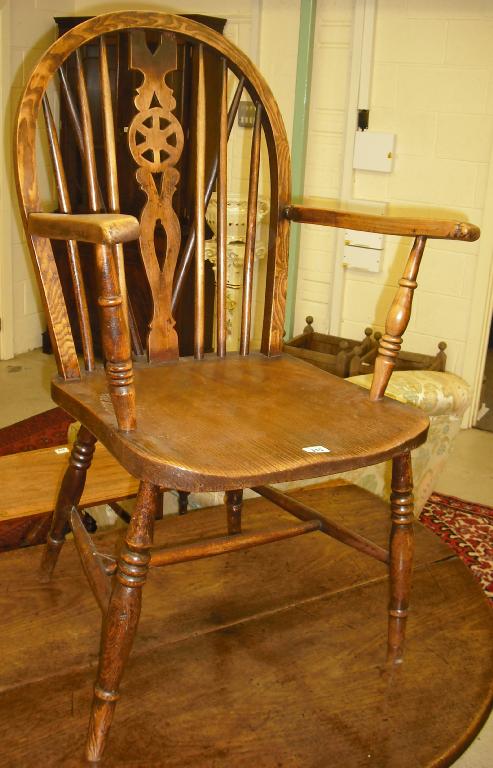 Appraisal: th century elm wheel back Windsor armchair