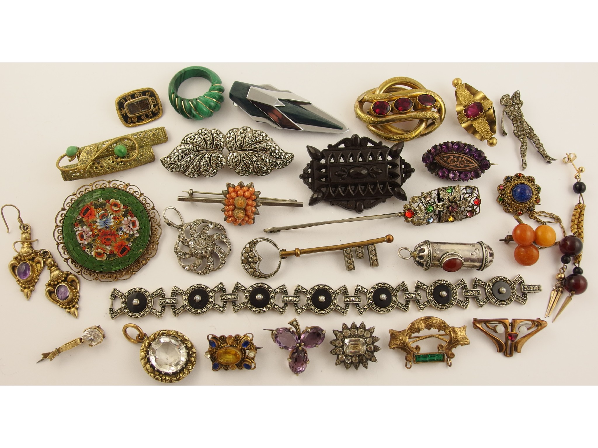 Appraisal: A good collection of silver and costume jewellery to include