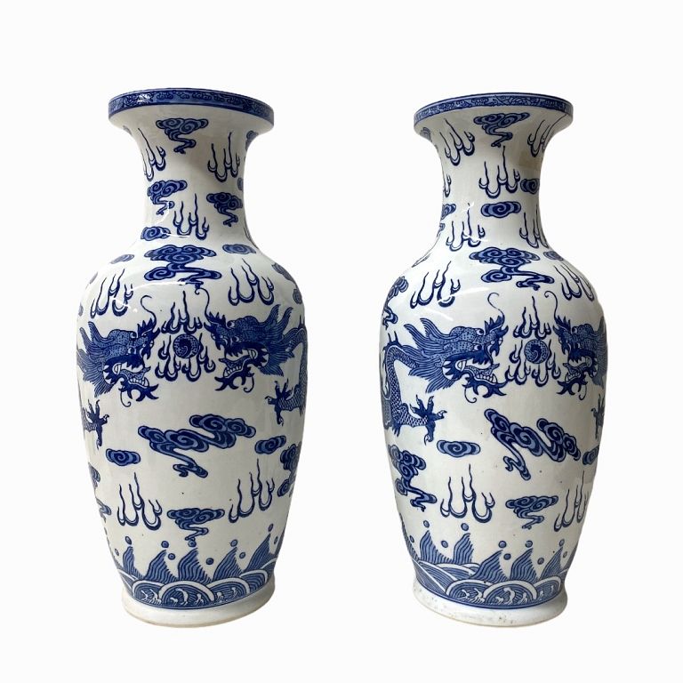 Appraisal: Pair Of Chinese Porcelain Vases Pair of th Century Chinese