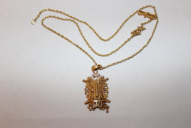 Appraisal: A YELLOW METAL NECKLACE and pendant stamped k