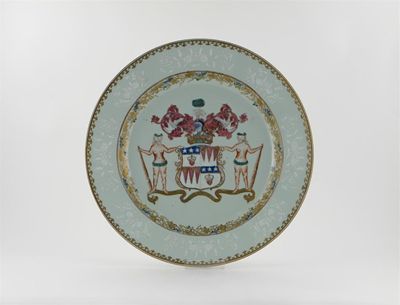 Appraisal: A large Chinese armorial dish decorated with a lavish bearing