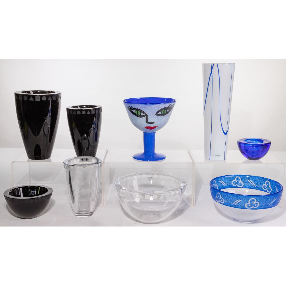 Appraisal: ART GLASS ASSORTMENT items including a signed Ulrica Hydman-Vallien Smile