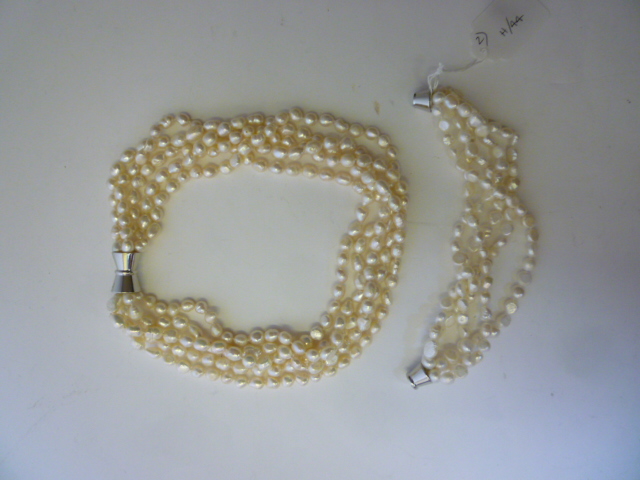 Appraisal: A FRESHWATER PEARL NECKLACE and matching bracelet made up of