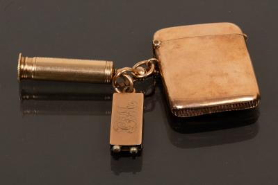 Appraisal: A ct gold cigar pricker inscribed 'Sir R A Morris