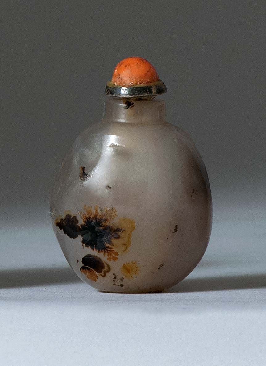 Appraisal: CHALCEDONY AGATE SNUFF BOTTLE th CenturyIn pebble form with dark