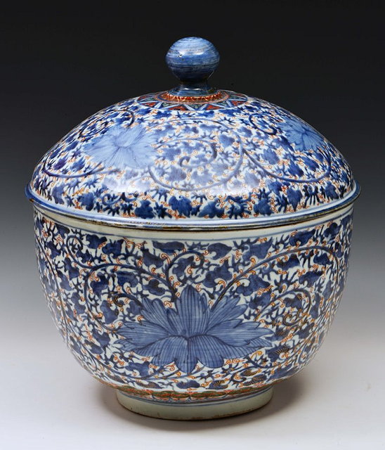 Appraisal: A CHINESE BLUE AND WHITE DEEP BOWL and cover decorated