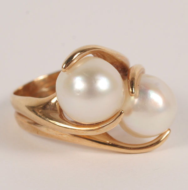 Appraisal: Gold K ring with mm- mm pearls off round g