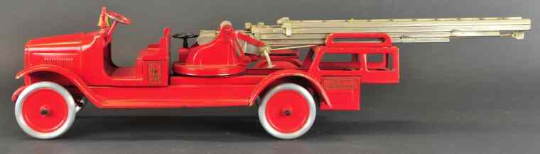 Appraisal: BUDDY 'L' AERIAL FIRE TRUCK Pressed steel done in red