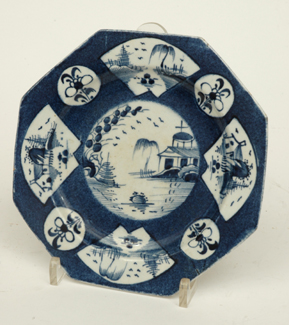 Appraisal: AN TH CENTURY WORCESTER CHINOISERIE PORCELAIN PLATE Octagonal painted with