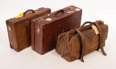 Appraisal: A quantity of luggage to include two leather cases and