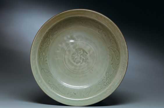 Appraisal: YUAN MING CELADON CHARGER Large Chinese Yuan early Ming Dynasty