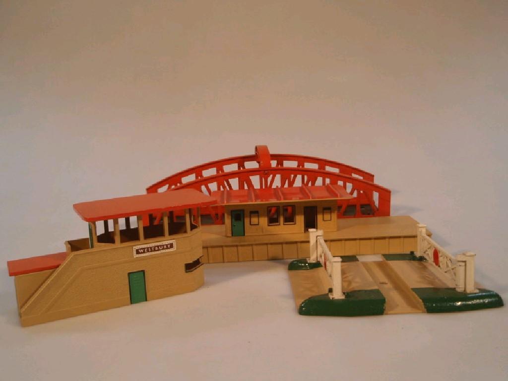 Appraisal: A Hornby OO DI girder bridge with box DI platform