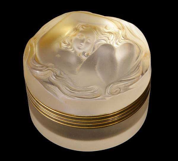 Appraisal: A Lalique molded glass hinged powder box inscribed Lalique France