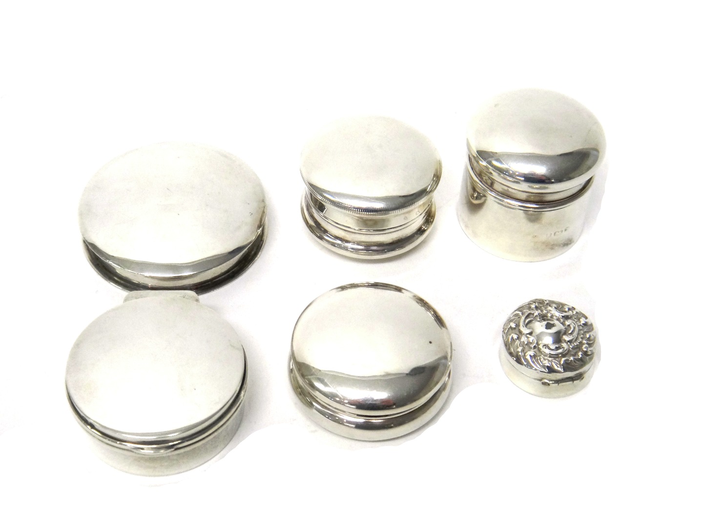 Appraisal: A silver hinge lidded circular small pill box with embossed