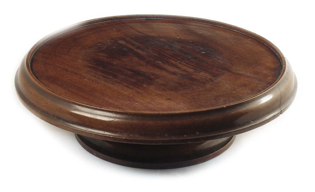 Appraisal: A Victorian mahogany lazy susan