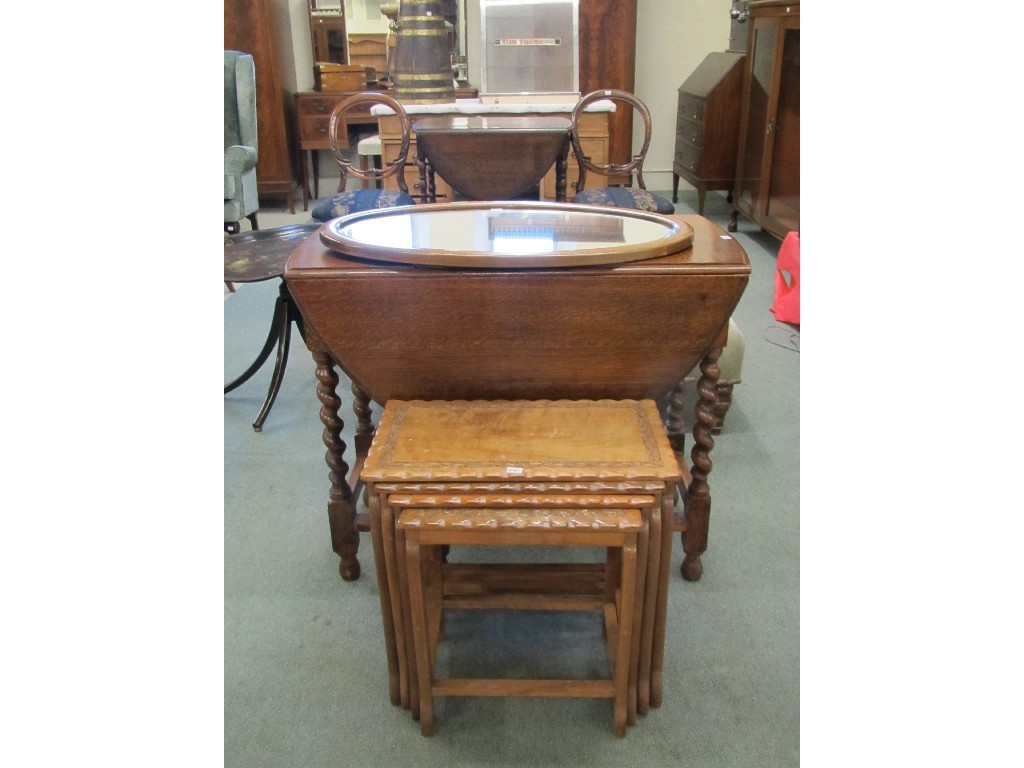 Appraisal: Oak gateleg table inlaid oval wall mirror nest of three