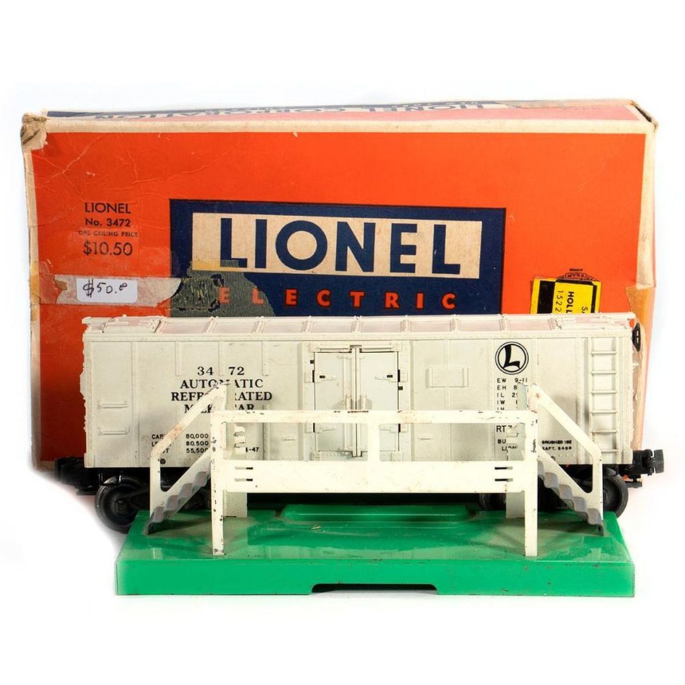 Appraisal: Lionel Automatic Milk Car and Platform Milk Car Roof walk