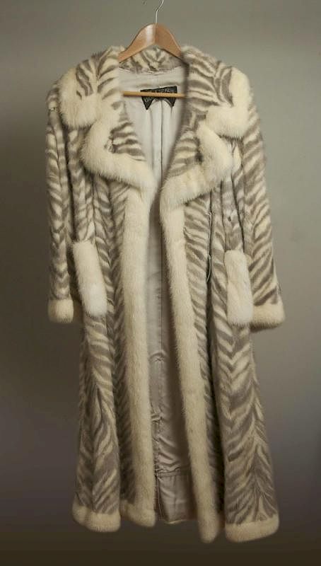 Appraisal: Mink Fur Coat Mink fur coat in herringbone pattern Wm