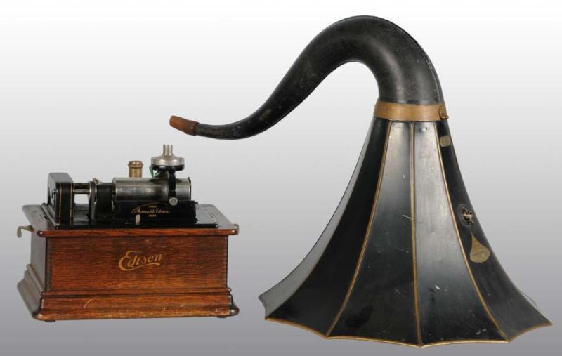 Appraisal: Edison Standard Cylinder Model D Phonograph Description Includes cygnet horn