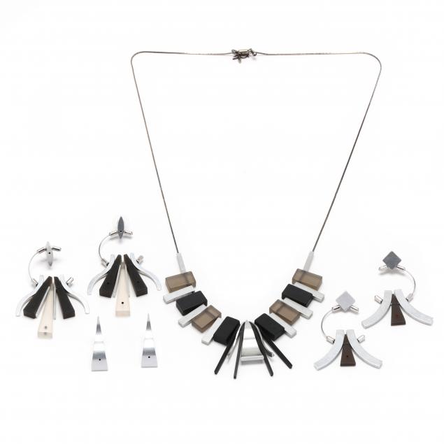 Appraisal: MODERNIST NECKLACE AND EARRINGS The necklace with geometric lucite and