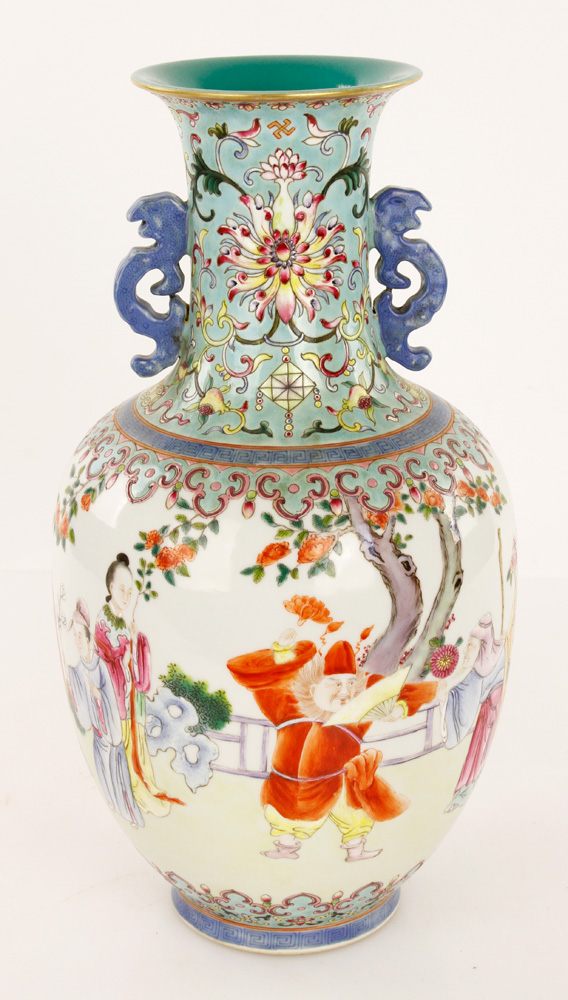 Appraisal: - th C Famille Rose Porcelain Vase Famille rose porcelain