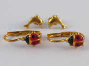 Appraisal: Two pairs of yellow metal tests carat gold earrings the