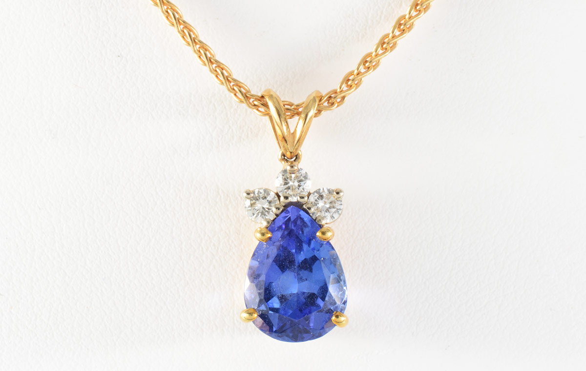 Appraisal: K TANZANITE DIAMOND PENDANT CHAIN K yellow gold pendant contains