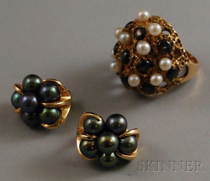 Appraisal: Three kt Gold and Gemstone Jewelry Items a gold pearl