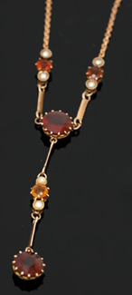 Appraisal: An Edwardian garnet and seed pearl necklace The drop style