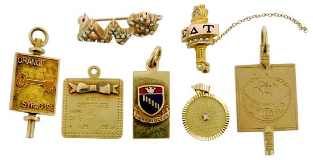 Appraisal: JEWELRY Five assorted K gold pins and pendants with two