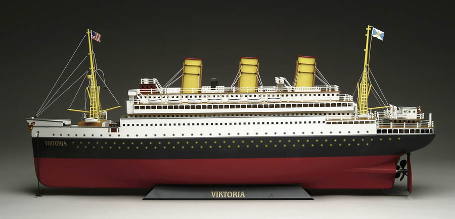 Appraisal: EXTREMELY LARGE MARKLIN OCEAN LINER W OB Modern version of