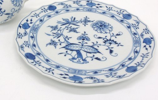 Appraisal: GERMAN MEISSEN PORCELAIN ROUND PLATTER in the Blue Onion pattern