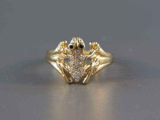 Appraisal: Diamond and Emerald Figural Frog Ring round diamonds totaling carat