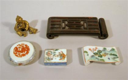 Appraisal: Group of five Chinese small table items th th century