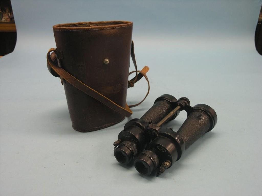 Appraisal: A large pair of Barr Stroud military field glasses in