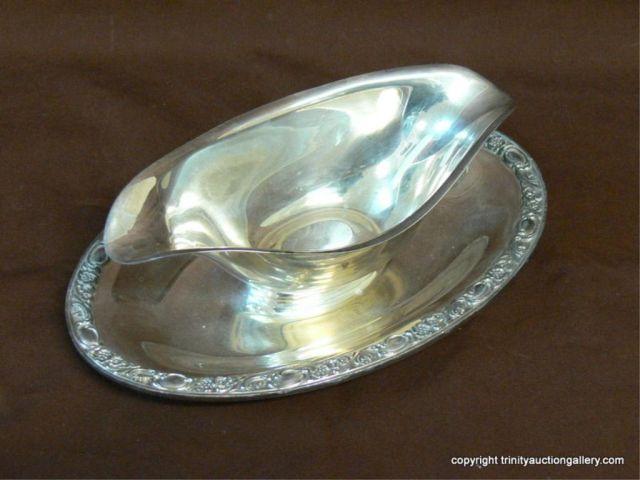 Appraisal: Silverplate Gravy Boat with Attached Underplate - long - no