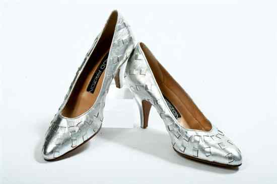 Appraisal: MAUDE FRIZON SILVER LEATHER PUMPS s size