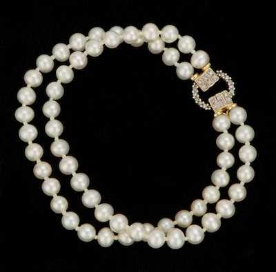 Appraisal: A Ladies' Pearl Bracelet with Diamond Clasp k yellow gold